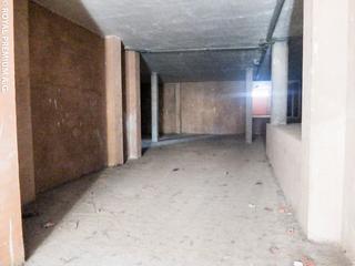 Affitto Locale commerciale  N/a. Se alquila local en bruto de 575 m2 con entrada por dos calles a