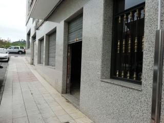 Local Comercial  N/a. Local comercial con posibilidad de salida de humos, frente al ce