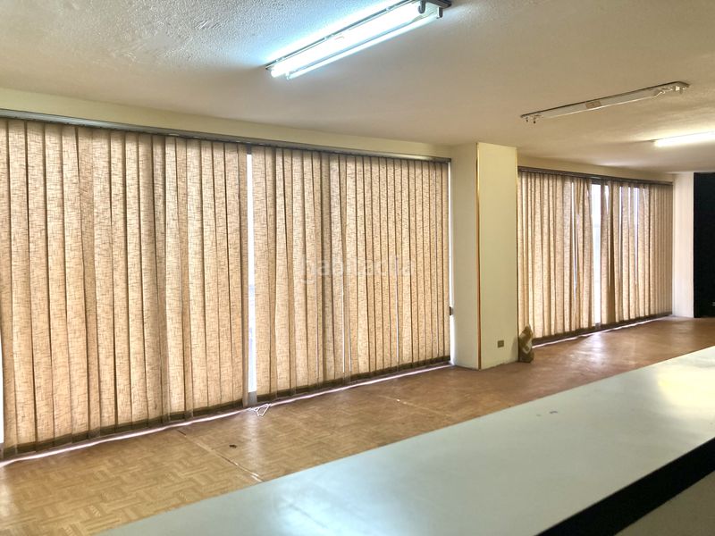 Foto c69eddbe-46ab-42f7-8c7b-c6689a7fb313. Local comercial a Centro Gijón