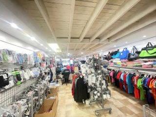 Miete Geschäftsraum  Avenida pablo iglesias. Local comercial de 308m2 distribuido en planta principal con 161