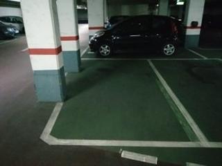 Autoparkplatz in El Bibio - Parque. Plaza de garaje para coche mediano/pequeño en el bibio