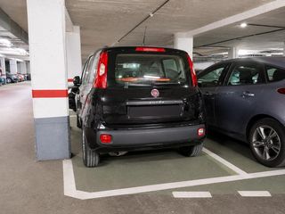 Autoparkplatz in El Bibio - Parque. Plaza de garaje para coche mediano/pequeño en el bibio