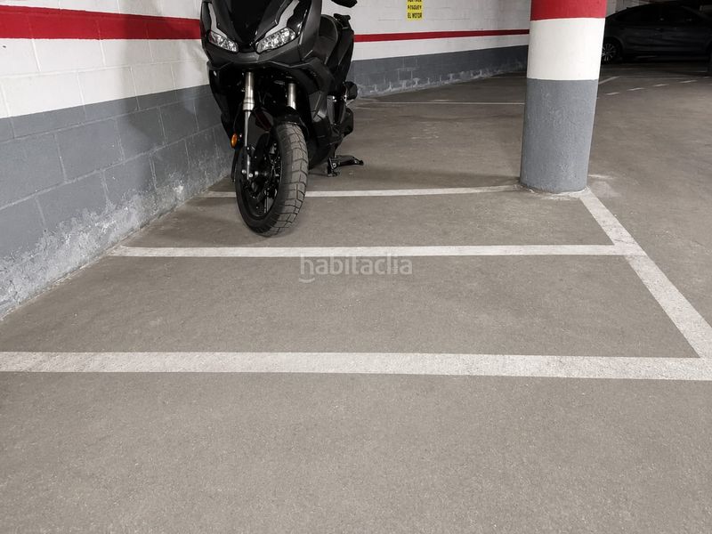 Foto 569a215e-b347-4875-83e3-485ad87ee21d. Motorradparkplatz in El Bibio - Parque Gijón