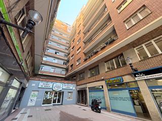 Lloguer Pis  Calle uría. Piso de 3 habitaciones y 2 baños sin muebles en el centro de gij