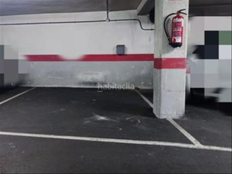 Foto c44d1a9b-be6f-4b82-b7c7-23bedcba8b5e. Parking coche plaza de garaje para coche mediano. en Gijón