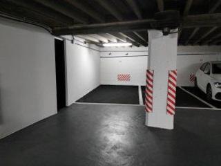 Miete Autoparkplatz in Ceares. Alquiler de plaza de garaje en begoña