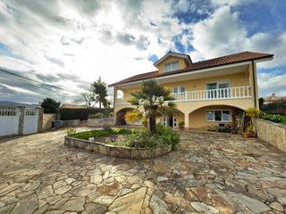 Chalet à Bernueces. Magnífico chalet unifamiliar en la mejor zona de castiello de be