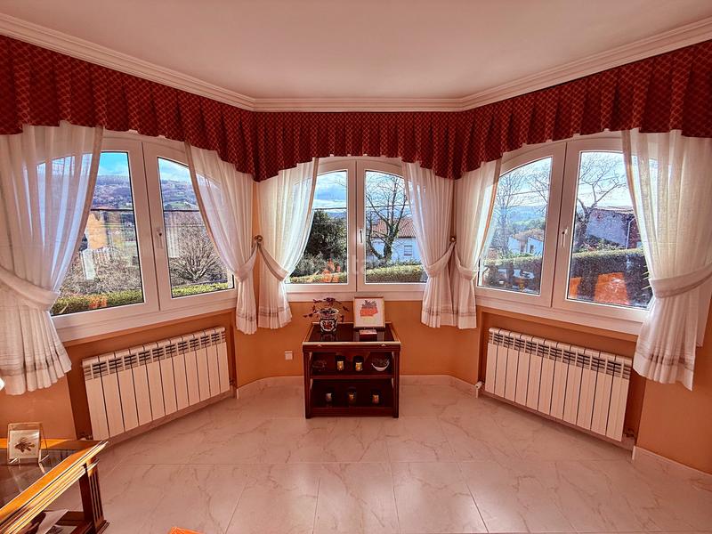 Foto 8a02b3f2-b4ee-460f-98b5-009e49ca9636. Chalet avec cheminée chauffage parking dans Bernueces Gijón