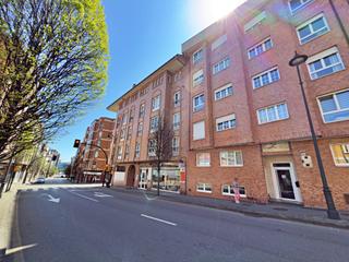 Etagenwohnung en Avenida de galicia 21. Piso semi-nuevo de 2 habitaciones y 2 baos con terraza, traster