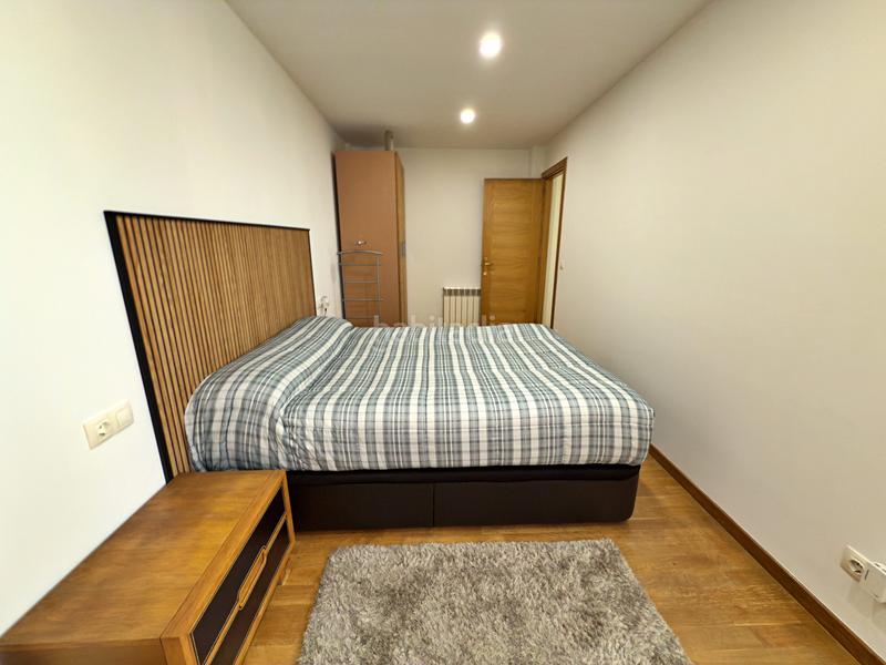 Foto 48417656-6e08-4745-bd93-e3e15c556579. Piso en avenida de galicia 21 piso semi-nuevo de 2 habitaciones y 2 baños con terraza, trastero y local comercial. en Gijón