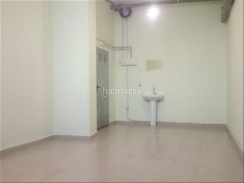 Foto 9c2b297f-581d-4a87-98d3-e69bb1e480d2. Piso en avenida de galicia 21 piso semi-nuevo de 2 habitaciones y 2 baños con terraza, trastero y local comercial. en Gijón