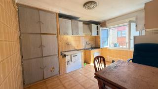Appartement  Calle la argandona. Descubre este encantador piso de 75 m².  para reformar