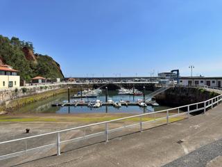 Etagenwohnung  Calle calvario. Venta de piso en la singular villa marinera de candas, sita en l