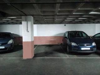 Miete Autoparkplatz in Centro. Alquiler de plaza de garaje en calle argandona
