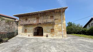 Haus  Camino del el tuebre. Casa solariega de 3 plantas con muros de piedra en gama (barcena