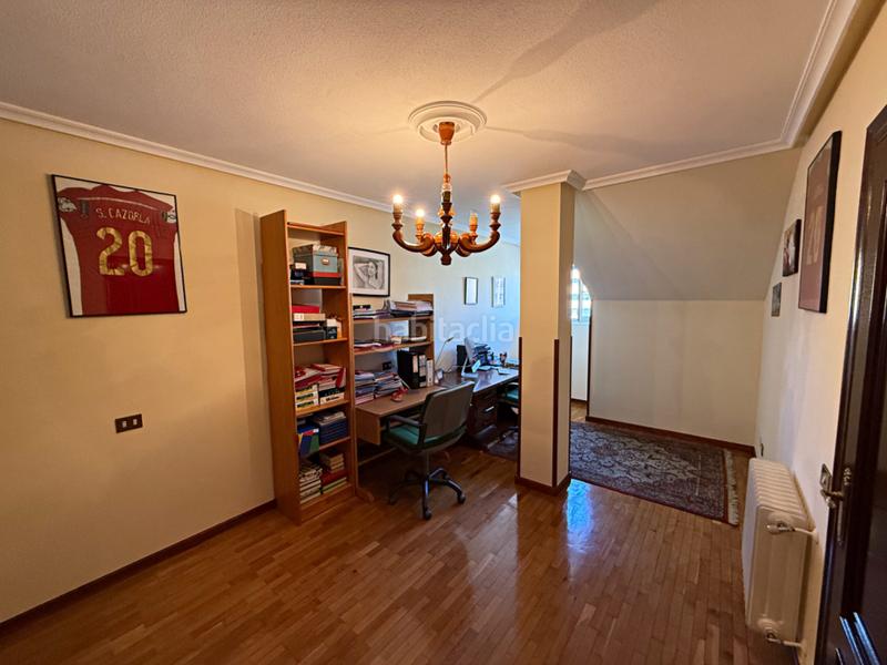 Foto 548a2f95-dd7b-4c17-aa9e-0c6f83f75020. Semi detached house with heating parking in Ciudad Naranco - Prados de La Fuente Oviedo