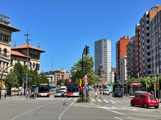 Etagenwohnung  Calle decano prendes pando. Piso reformado de tres dormitorios, en el centro