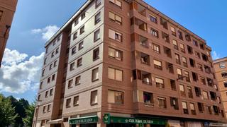 Miete Etagenwohnung  Calle del dos de mayo. 3 dormitorios, salón-comedor, baño, aseo y terraza