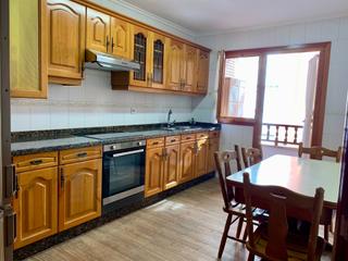Miete Etagenwohnung  Calle del dos de mayo. 3 dormitorios, salón-comedor, baño, aseo y terraza