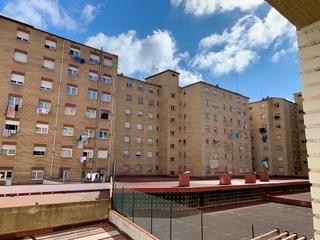 Pis en Pumarn. Piso de 3 dormitorios, cocina con despensa, salon comedor, bao