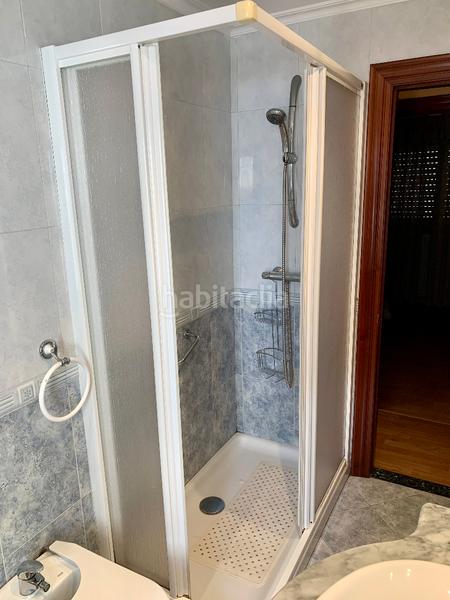 Foto 133c9ebd-1ad2-4d4c-aa50-d695e87124d6. Piso  de 3 dormitorios, cocina con despensa, salon comedor, baño con ducha y ventana y ascensor. en Gijón
