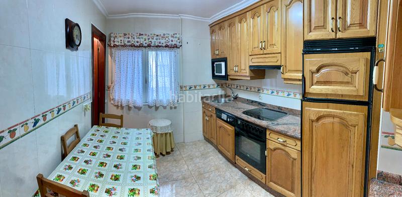 Foto 43370e02-dcc5-465b-a088-6f392f15facb. Piso  de 3 dormitorios, cocina con despensa, salon comedor, baño con ducha y ventana y ascensor. en Gijón