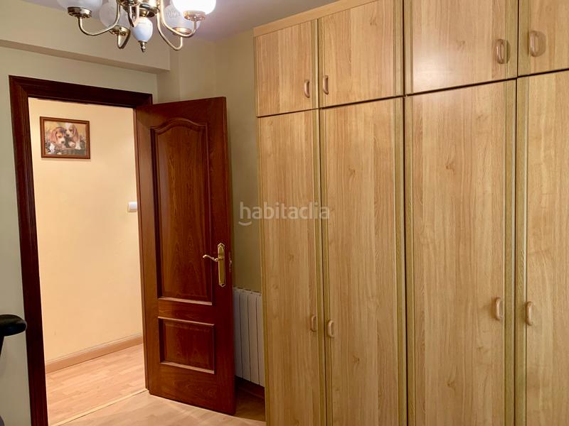 Foto 5b4be0ac-a92c-4b63-9452-74a03cbac6df. Piso  de 3 dormitorios, cocina con despensa, salon comedor, baño con ducha y ventana y ascensor. en Gijón