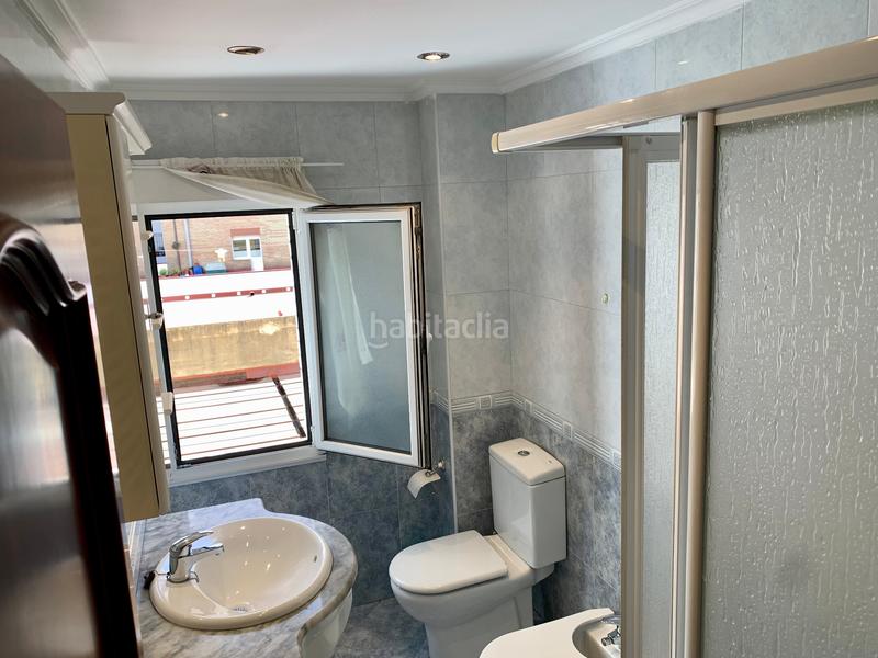 Foto 607055a3-e15b-4b31-86ac-1c6e77d01427. Piso  de 3 dormitorios, cocina con despensa, salon comedor, baño con ducha y ventana y ascensor. en Gijón