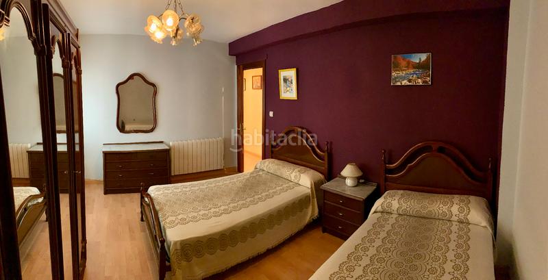 Foto 71f58ba3-5ffe-42c7-8754-e8bc224f3d7c. Piso  de 3 dormitorios, cocina con despensa, salon comedor, baño con ducha y ventana y ascensor. en Gijón