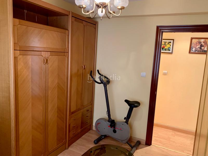 Foto 7efde6ca-e8fc-4901-ba01-b2070f788f9d. Piso  de 3 dormitorios, cocina con despensa, salon comedor, baño con ducha y ventana y ascensor. en Gijón