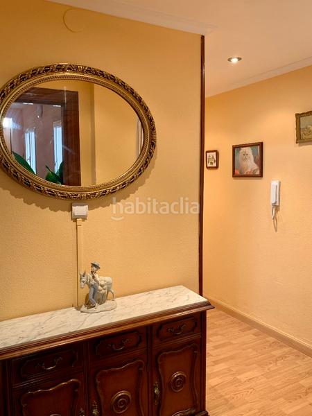 Foto 9800e396-1014-4a68-a8f2-8ab4389c77f1. Piso  de 3 dormitorios, cocina con despensa, salon comedor, baño con ducha y ventana y ascensor. en Gijón