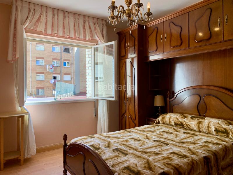 Foto a0bc3465-3c3d-4e23-b351-b56ac8be7fa0. Piso  de 3 dormitorios, cocina con despensa, salon comedor, baño con ducha y ventana y ascensor. en Gijón