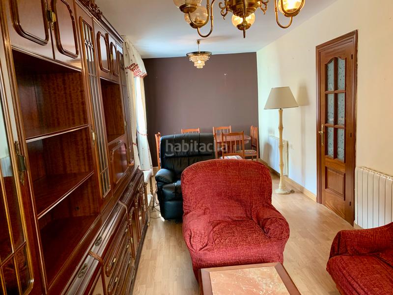 Foto a27389ff-7c0a-4824-a9ba-8850c6ccb63b. Piso  de 3 dormitorios, cocina con despensa, salon comedor, baño con ducha y ventana y ascensor. en Gijón