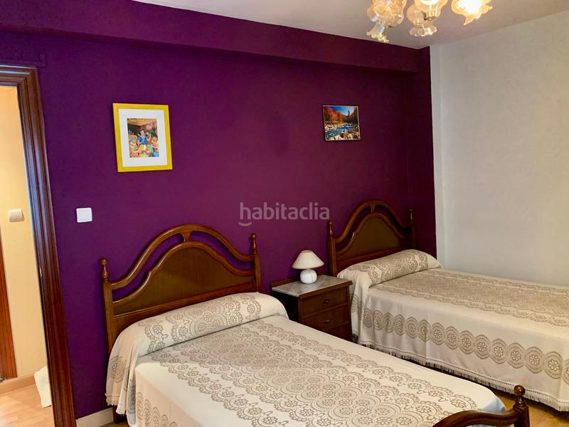 Foto a446008b-f608-4fe8-8068-b636e209e232. Piso  de 3 dormitorios, cocina con despensa, salon comedor, baño con ducha y ventana y ascensor. en Gijón