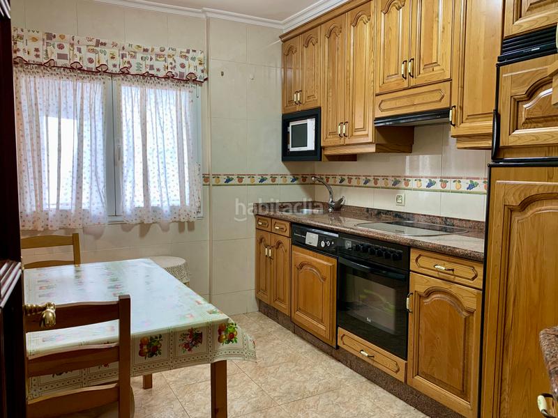 Foto a48ea9d6-36ad-49c1-b2fa-1ebbe47b37e8. Piso  de 3 dormitorios, cocina con despensa, salon comedor, baño con ducha y ventana y ascensor. en Gijón