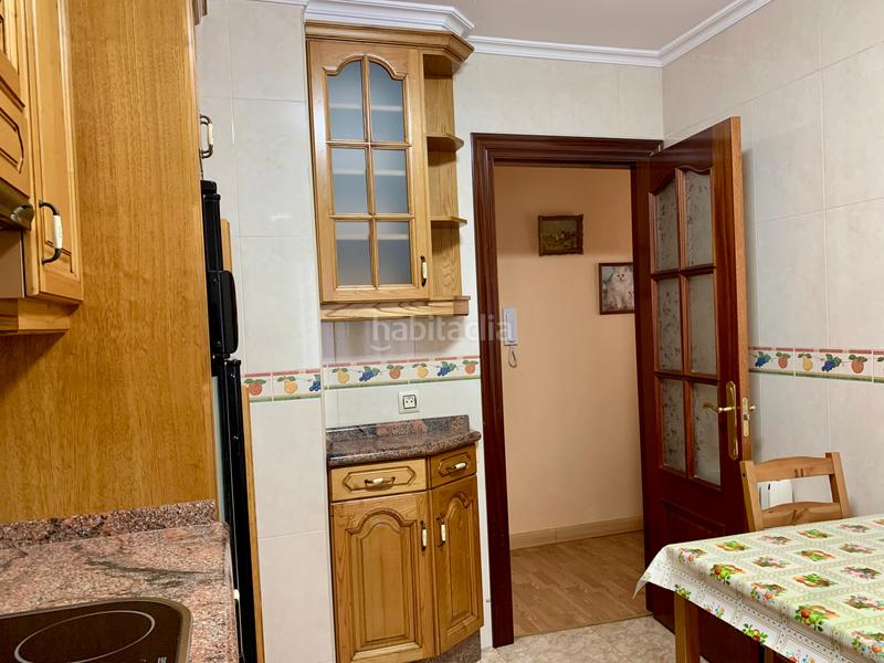 Foto d7e6d578-70fa-40b9-96e7-1ea37cf1d615. Piso  de 3 dormitorios, cocina con despensa, salon comedor, baño con ducha y ventana y ascensor. en Gijón