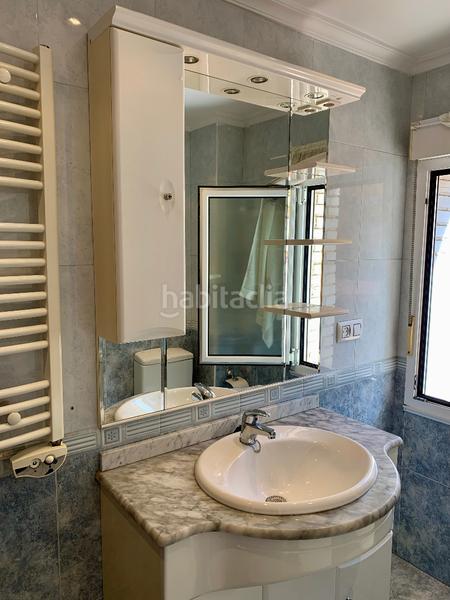 Foto e600b946-3485-40e1-a33a-47c8af6f2bc8. Piso  de 3 dormitorios, cocina con despensa, salon comedor, baño con ducha y ventana y ascensor. en Gijón