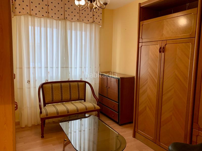 Foto fe70667b-98b9-46aa-b975-85eda1220004. Piso  de 3 dormitorios, cocina con despensa, salon comedor, baño con ducha y ventana y ascensor. en Gijón