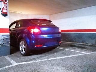 Aparcament cotxe a Ceares. Plaza de garaje para coche pequeño y moto en jesuítas