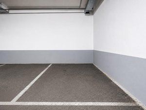 Autoparkplatz in El Coto. Plaza de garaje para coche mediano en el coto