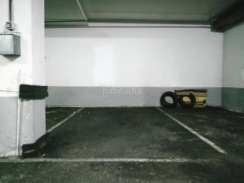 Foto f965a168-e156-4a1d-bd93-086861151929. Parking coche plaza de garaje para coche mediano en El Coto en Gijón