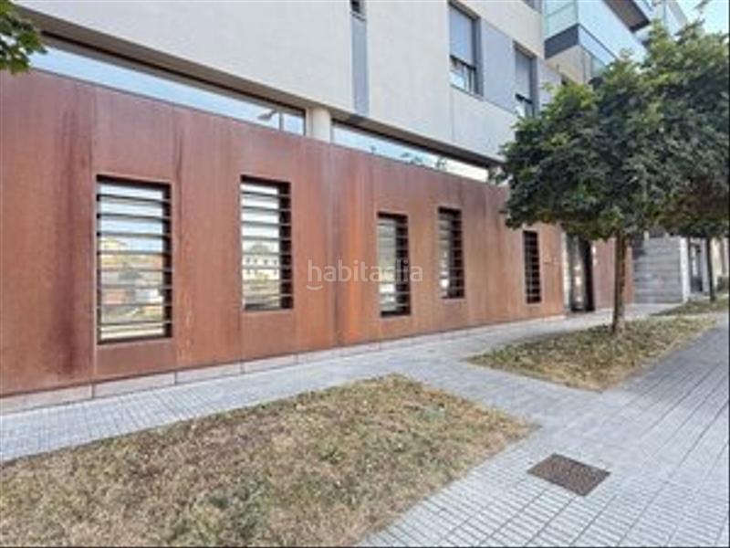 Foto 6f6a5268-c3eb-44e7-96bb-c300f215c668. Alquiler local comercial 254m2 construidos en una planta en esquina en Viesques en Gijón