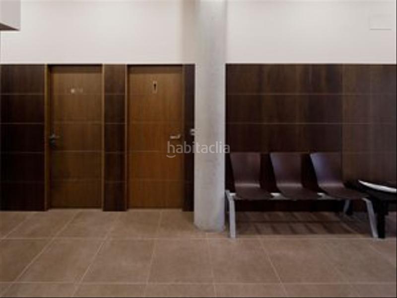 Foto b2f13a54-8b6c-48c0-a21b-aa921224b4c7. Alquiler local comercial 254m2 construidos en una planta en esquina en Viesques en Gijón
