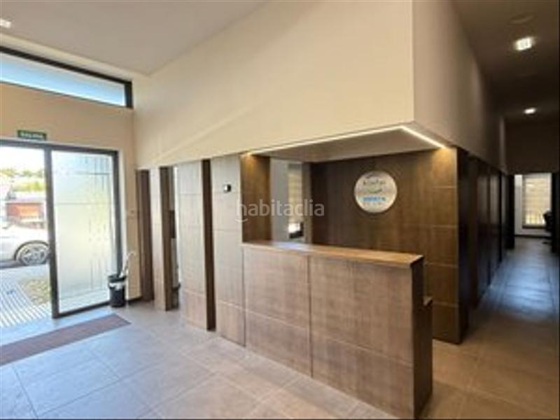 Foto f3be7b97-bc7e-45b5-9297-af120d4ab79f. Alquiler local comercial 254m2 construidos en una planta en esquina en Viesques en Gijón