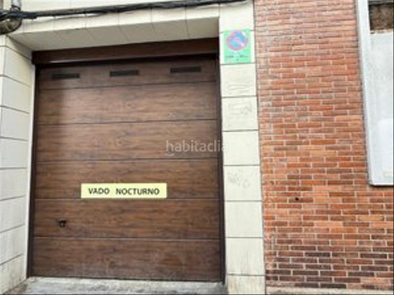Foto c6cb19c3-a162-4cdf-afcd-afb53154315c. Parking coche bajo con licencia de vado nocturno en Gijón