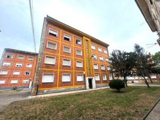 Piso en Travesía depuradora 8. ¡descubre tu nuevo hogar en la encantadora zona de versalles, av