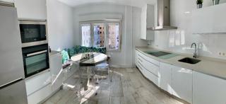 Lloguer Pis  Calle ezcurdia. Precioso piso reformado de 3 dormitorios con orientación sur en