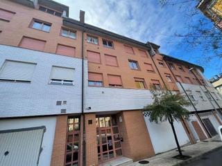 Lloguer Pis  Calle víctor garcía de la concha. Piso muy luminoso y soleado sin amueblar de 2 habitaciones, coci