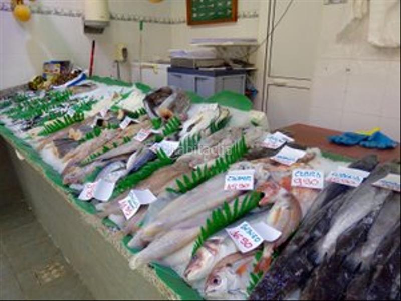 Foto d9465ab5-89e9-4a39-85c8-0618db04c07f. Alquiler local comercial pescadería para entrar ya. ultima reforma 2015 en nuevo en Gijón