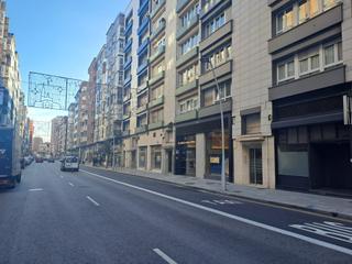 Local commercial  Calle doctor bellmunt. Local comercial en venta en el centro de gijón.